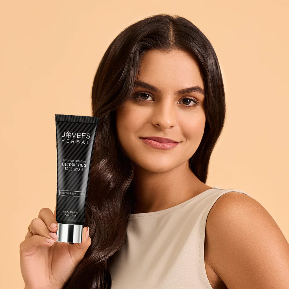 Jovees Activated Charcoal Detoxifying Face Wash | Deep Pore Cleansing